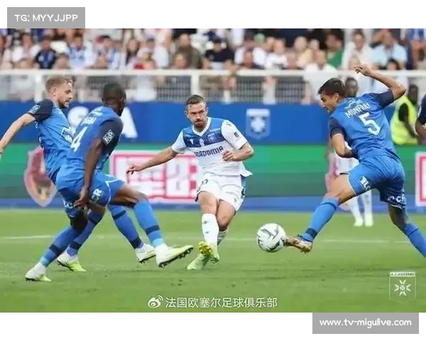 半场：欧塞尔0-0巴黎FC，射门数持平难破僵局