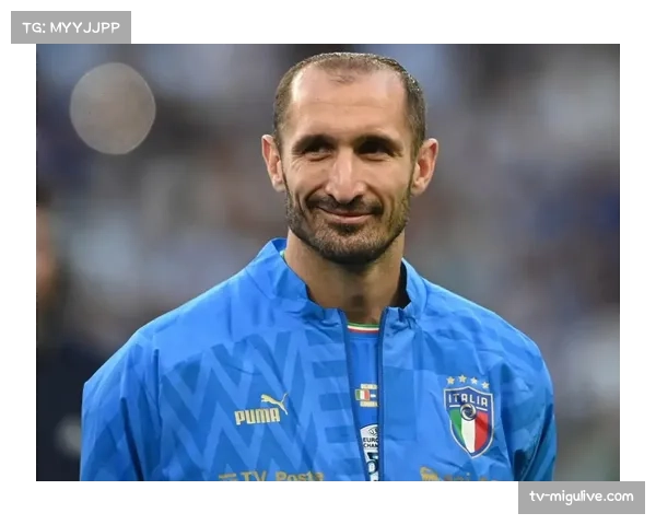 前意大利国脚基耶利尼受邀，为多支意甲青年队讲解中后卫协同保护肋部的要领